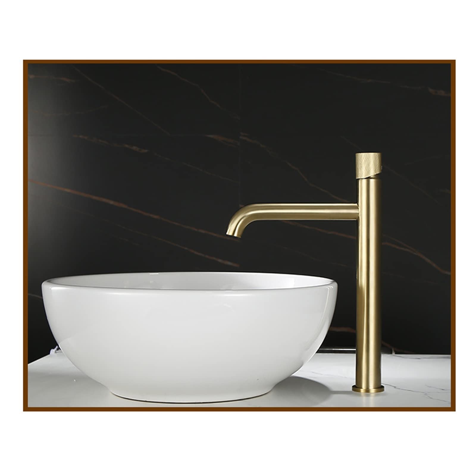 Robinet de salle de bains or brossé pour un espace bien-être moderne