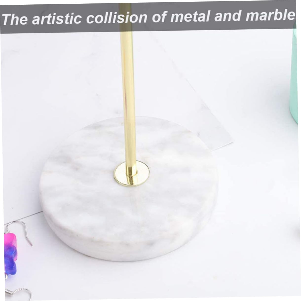 Multifunktionaler Schmuckständer aus Metall mit Schützendem Uhrenhalter und Elegantem Design zur Schmuckaufbewahrung und Präsentation im Modernen Wohnstil