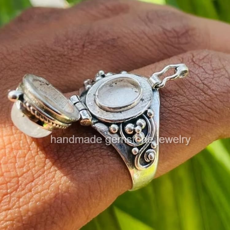 Mother day gift, Natural Moonstone Ring, 925 Sterling Silver Plated Handmade, Openable Poison Rings, Storage box, Vintage poisoner