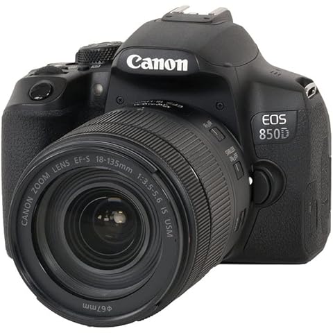 Canon EOS 850D DSLR Digitalkamera Gehäuse - mit Objektiv EF-S 18-135mm F3.5-5.6 is USM (24,1 MP, 7,5 cm (3 Zoll) Display, APS-C Sensor, 45 AF-Kreuzsensoren, 4K, DIGIC 8, WLAN, Bluetooth) schwarz Cover