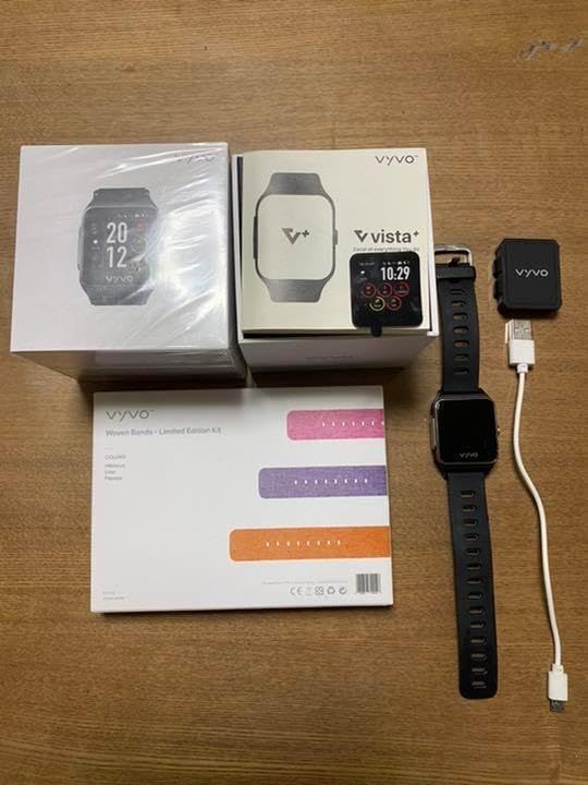 Vyvo Smartwatch vista+と付属品のパッケージ