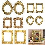 【Multifunktional】Diese raffinierten Mini-Bilderrahmen sind vielseitig einsetzbar. Präsentieren Sie elegant Miniaturschmuck, Anhänger oder Manschettenknöpfe. Verwenden Sie sie in der Küche für Rezeptkarten, bei Dinnerpartys als Tischkarten oder auf Ihrem Schreibtisch für inspirierende Zitate. Sie eignen sich auch als einzigartige Foto-Requisiten oder dekorative Anhänger. Diese kleinen goldenen Rahmen können einzeln oder kombiniert arrangiert werden, um einen visuell beeindruckenden Effekt zu erzielen.