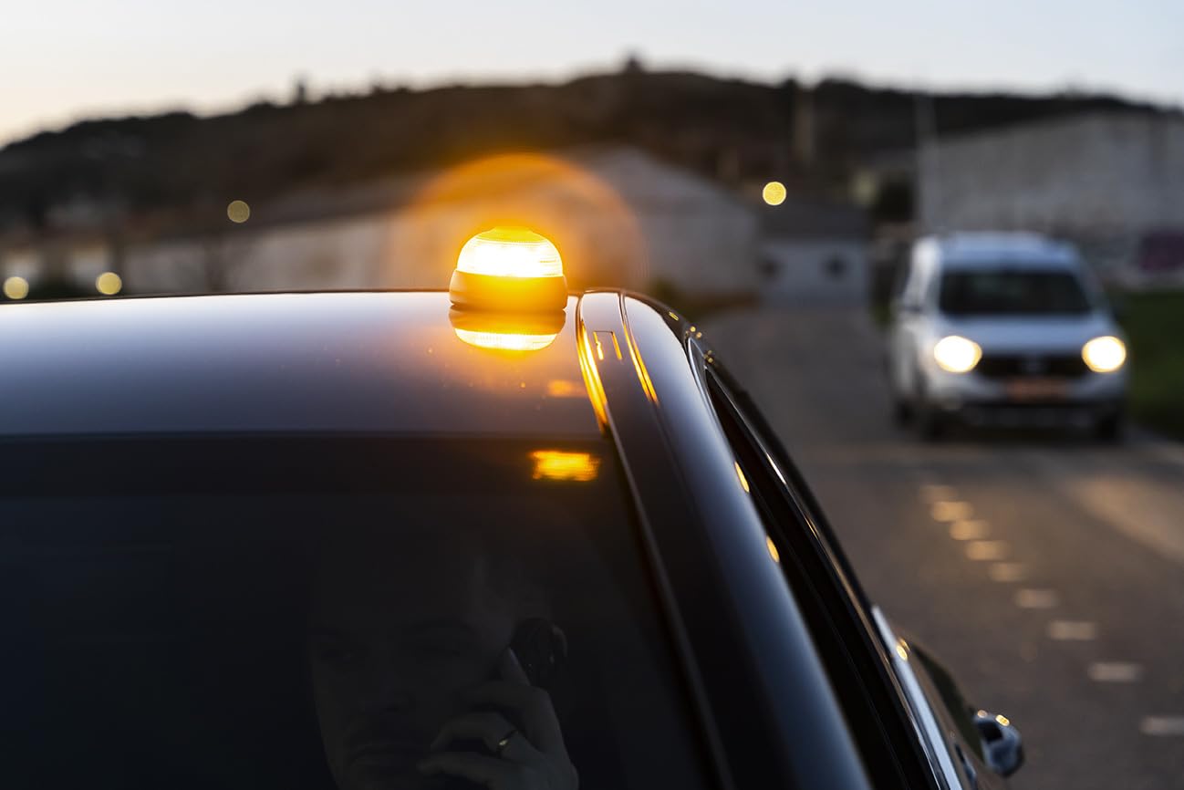 Pack 4x Hero Driver LED Baliza V16 Conectada y Geolocalizada – Certificada por la DGT – Conectividad Incluida hasta 2040 – Emergencia Coche – Obligatoria a partir de 2026 – Tarjeta Vodafone SIM Gratis