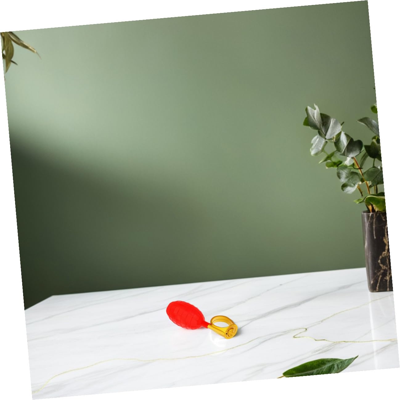 Anelli Scherzo Spruzzo d'Acqua Rossi Set da 3 Pezzi, Giocattoli Divertenti per Feste di Pesce D'aprile e Intrattenimento, Giocattoli Scherzosi Getto d'Acqua per Riunioni e Giochi