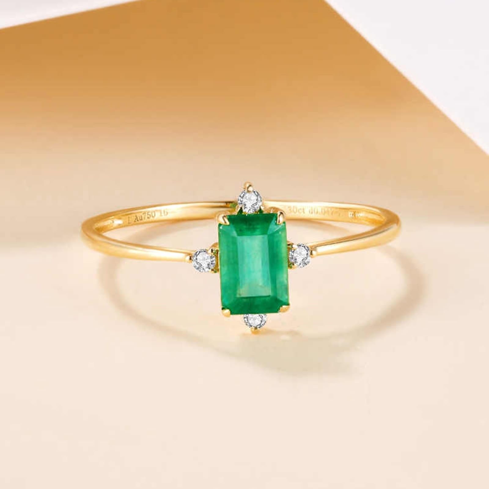 Wycian Anillo Compromiso Esmeralda Anillo Compromiso Verde Oro Amarillo Elegante Anillo Fino con Esmeralda Rectangular de 0,7 CT Y Diamante. Talla 8 Sólido No Chapado Elegante para Tía Boda Joyas