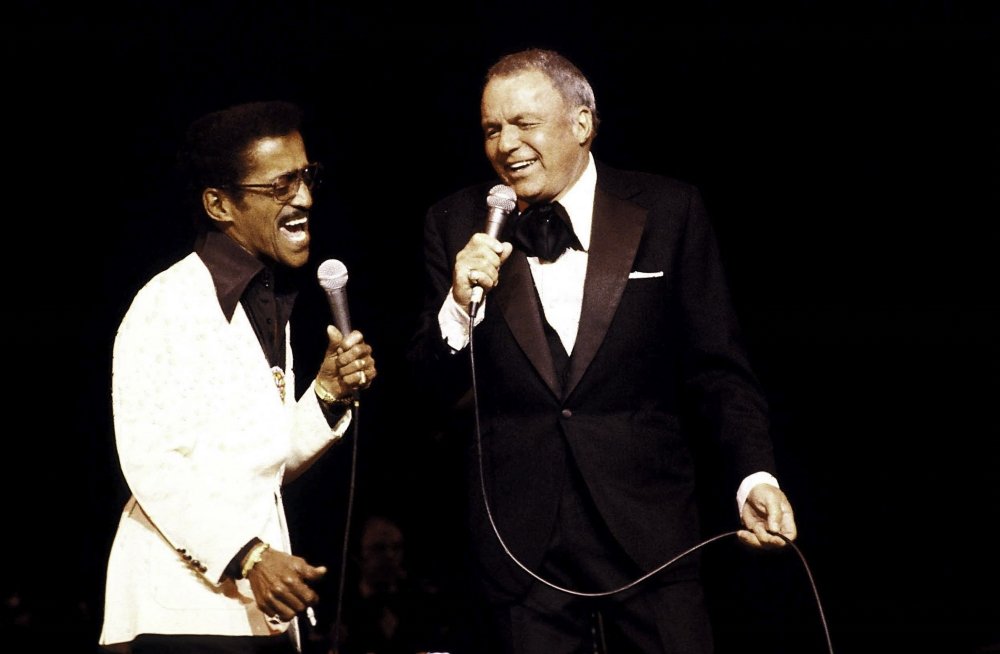 Amazon.com: Frank Sinatra cantando con Sammy Davis Jr Photo Print (30 x 24)  : Hogar y Cocina