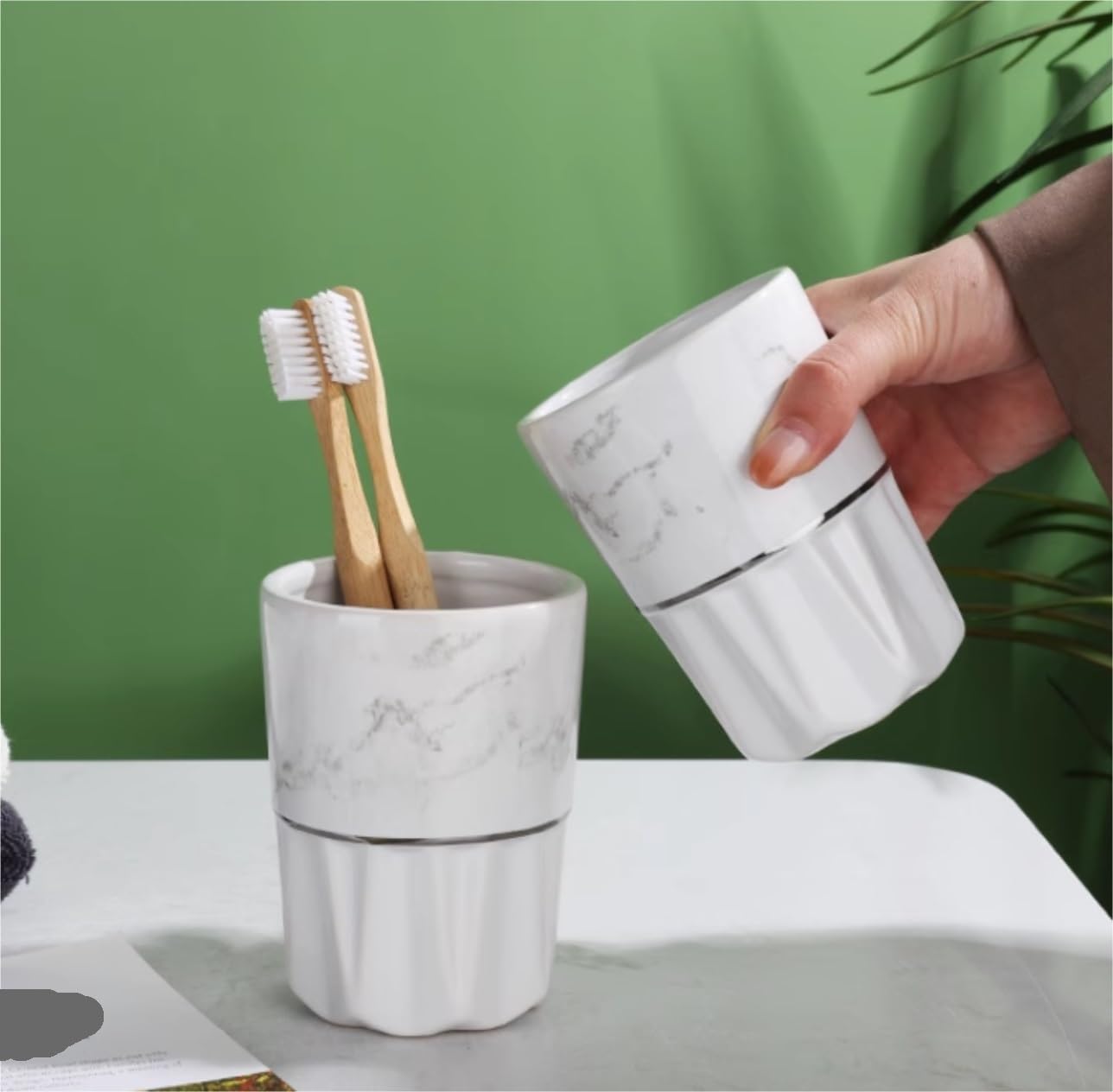 Zestaw ceramicznych akcesoriów łazienkowych | Biały zestaw akcesoriów łazienkowych 18,5 cm: uchwyt na szczoteczki do zębów z dozownikiem mydła