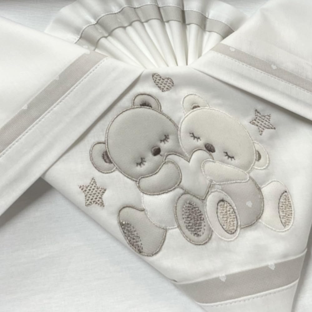 Set Corredo Letto Piumone Lenzuolo Federa Lettino Neonato Trapunta Culla Bambino Sfoderabile Anallergico Traspirante Antiacaro Antisoffoco Antiallergico (CARROZZINA, Serie “My Family” Tortora)
