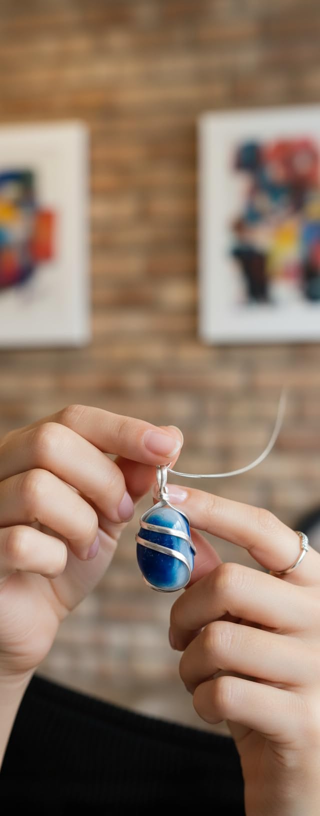 Colgante de Ágata Azul Teñida con Espiral en Baño de Plata