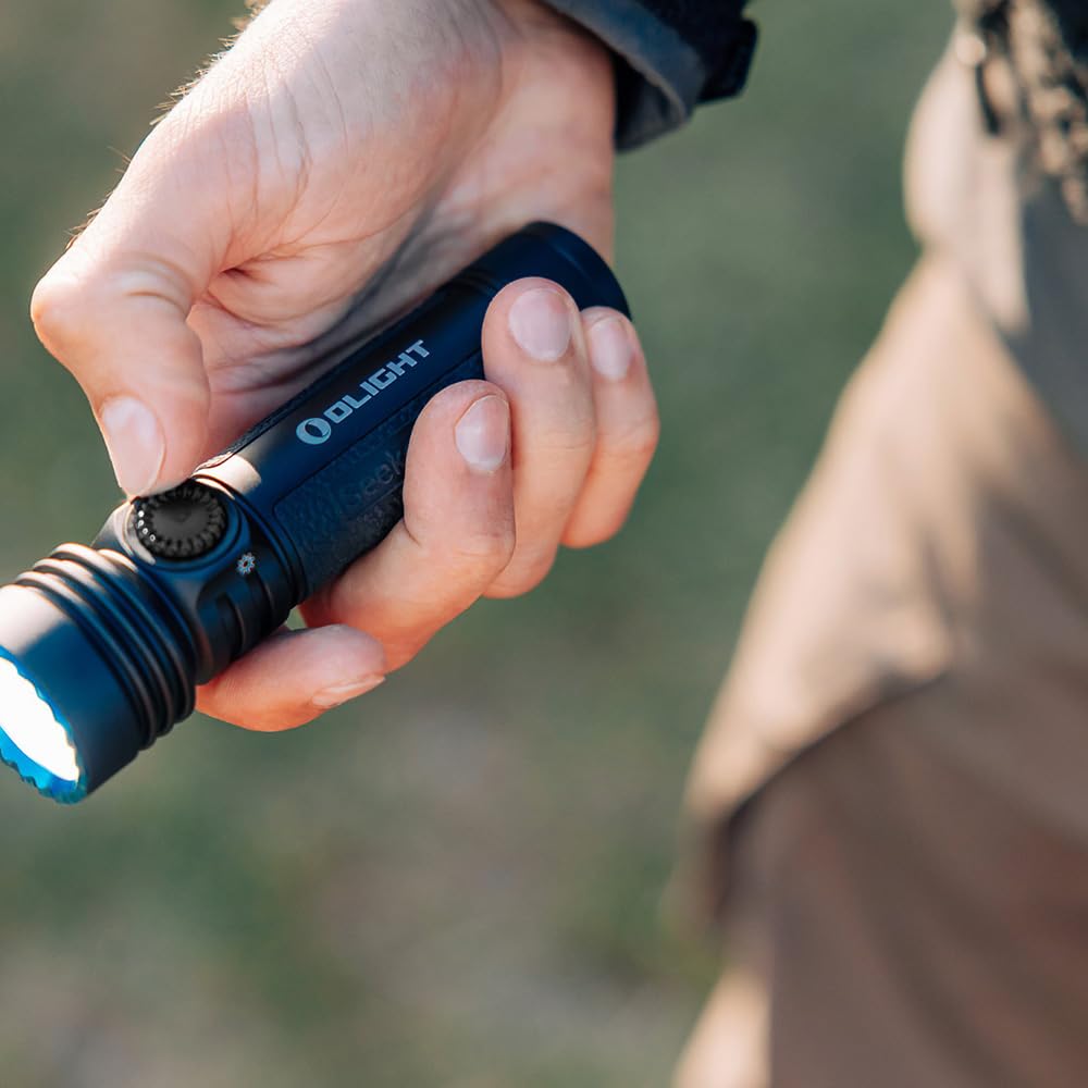 OLIGHT Seeker 4 Pro, Linterna LED 260 m alcance, 4600 lm y 16895 CD (Negra CW)