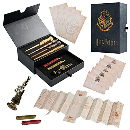 Harry Potter Kit Papelería, Set Bolígrafo Varita y Papelería Bonita, Merchandising Oficial | Ya disponible en tu tienda friki favorita! En mundofriki.es! Harry Potter Kit Papelería, Set Bolígrafo Varita y Papelería Bonita, Merchandising Oficial | Ya disponible en tu tienda friki favorita! En mundofriki.es!