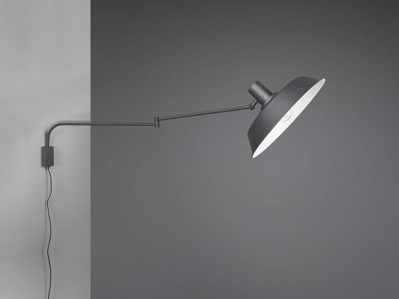 Wandleuchte schwenkbar mit Stecker und Schalter, max. Ausladung 150cm
