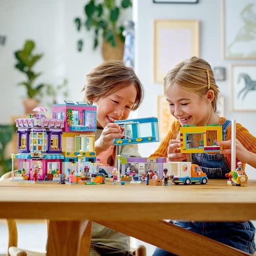 Friends Edificio della Strada Principale, Set Costruzioni Modulari con Café di Heartlake City, Parrucchiere e Casa delle Mini Bambole, Giochi per Bambini e Bambine da 8 Anni, Idea Regalo 41704 - Lego - Immagine 1