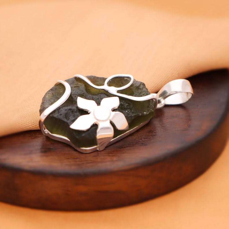 Certified Rough Moldavite Gemstone Pendant 925 Sterling Silver Wome's Pendant Czech Moldavite From Czech Republic Healing Stone Pendant Gift For Her3