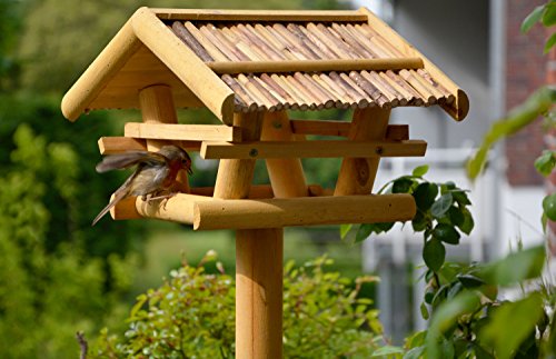 dobar® 48000FSC Vogelfutterhaus inkl. Ständer - Vogelfutterstation aus Holz mit Schilf-Dach - Vogelhaus mit Dreibeinständer - Vogelvilla für Garten/Terrasse/Balkon - 44 x 44 x 101 cm - Natur