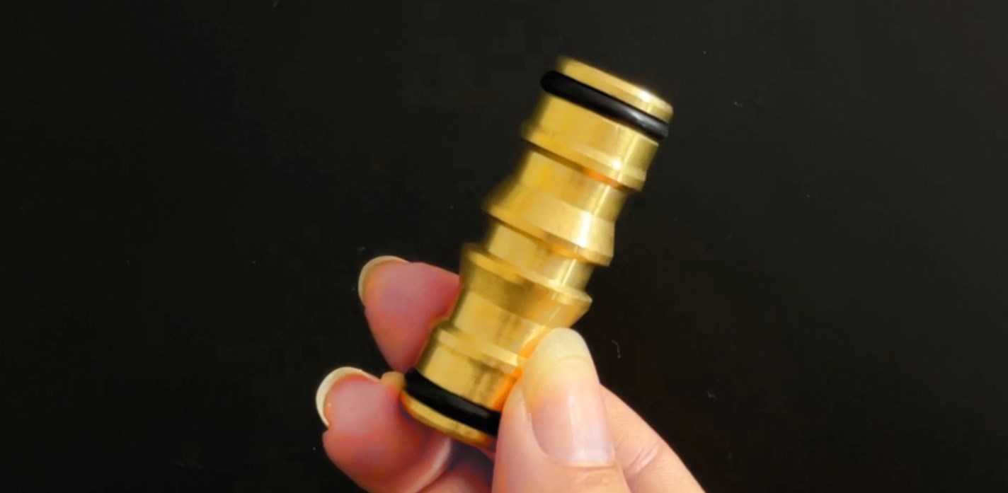 Mivos Schlauchverbinder 1/2 Zoll auf 3/4 Zoll - Gartenschlauch Reduktion – Wasser Schlauch Reparatur - Schlauchkupplung 1/2 Zoll (13mm) mal 3/4 Zoll (19mm) - Made in EU Mivos Schlauchverbinder 1/2 Zoll auf 3/4 Zoll - Gartenschlauch Reduktion – Wasser Schlauch Reparatur - Schlauchkupplung 1/2 Zoll (13mm) mal 3/4 Zoll (19mm) - Made in EU