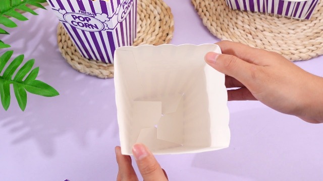 Image of Xinnun 100 Pcs Popcorn Boxes 32oz Classic Stripe Paper Buckets Disposable Oil Proof Popcorn Box Retro Open Top Container for Movie Night Supplies Theaters Carnival Birthday (Purple)
