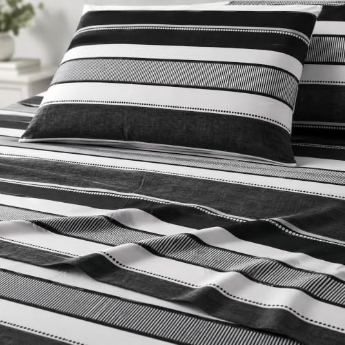 YIYEA Full Size Sheets, Double Brushed Microfiber Bed Sheet Set, 4PC by YIYEA - Used condition - Image 3