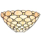 Presenta paneles de vidrio ámbar teñido que dan un hermoso efecto cuando la luz atraviesa.