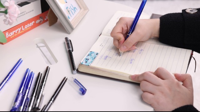 Penne Cancellabili Chloence - 12 Penne + 12 Ricariche, Inchiostro Gel Blu 0.5mm, Per Scuola E Ufficio - Foto 6