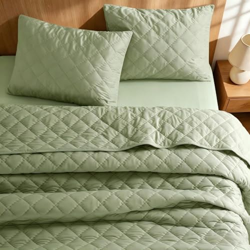 Uqocnh Luxury Velvet Quilt Set Queen Size 3 Piece, Soft Channel Stitch Velvet Comforter Set with 2 Pillow Shams, Lightweight Coverlet Bedspread Bedding Set for All Seasons, Olive Green