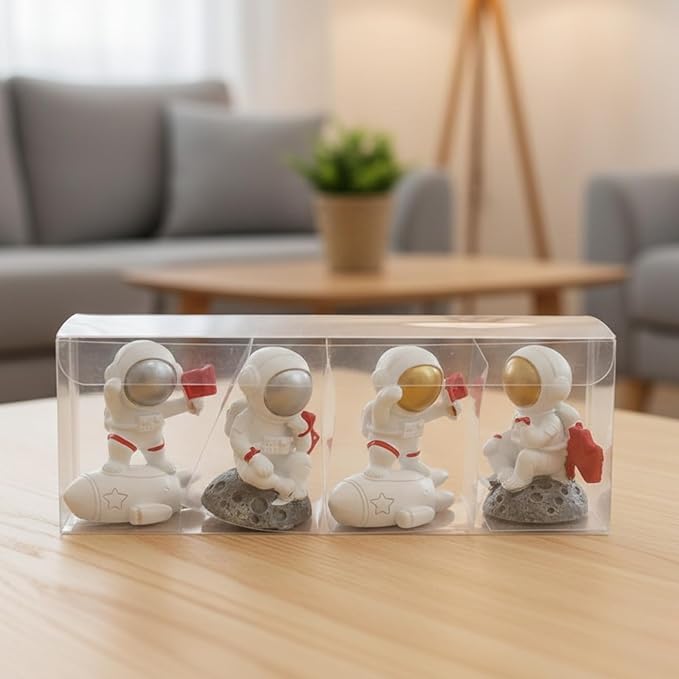 Figurines d'astronaute en lot de 4 pour créer une ambiance moderne dans le salon