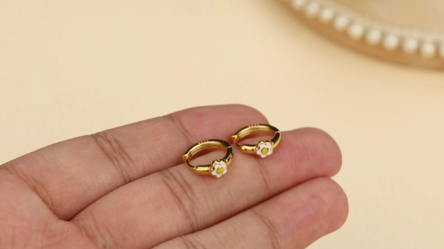 14K Gold Clear CZ Encrusted 10mm Toddler / Kids / Girls Earrings Hoop At In Season Jewelry - Foto 5