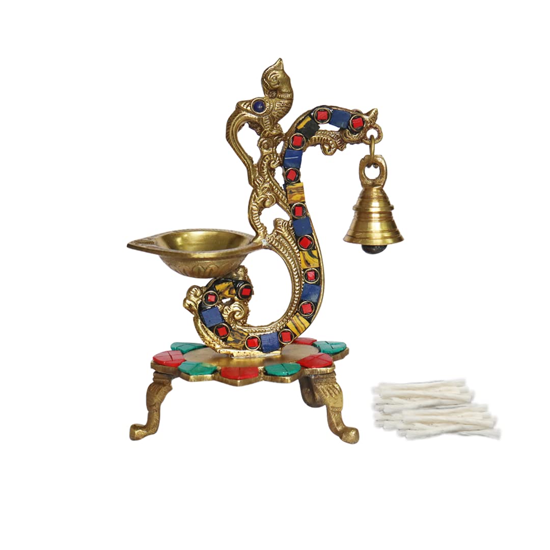 Lampada Ad Olio D'ottone D'epoca Di Esclusivo Design Tradizionale Una E Utilizzata Per Celebrare I Rituali Del Tempio Festival 296131031