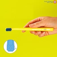 Vista 8 de Curaprox CS 3960 Cepillo de dientes súper suave, cuidado de encías y dientes para adultos, filamentos Curen® súper suaves para una limpieza suave