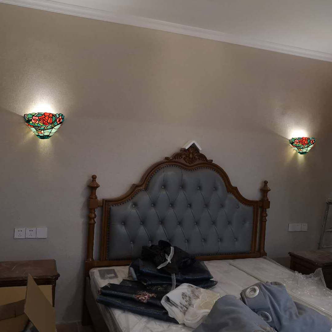 Bieye L30735 Lámpara de apliques de pared con vitral estilo Tiffany con flor de rosa, 12 pulgadas de ancho