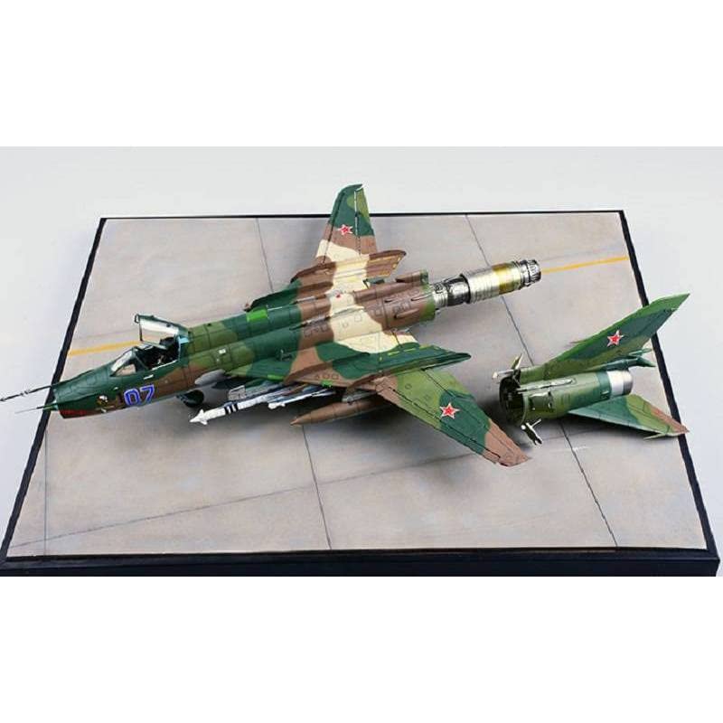 Amazon | キティホークモデル 1/48 ソ連軍 スホーイSu-17 M3/M4  