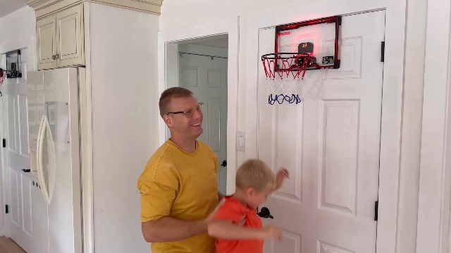 Trampolino con canestro da basket - per interni ed esterni - struttura