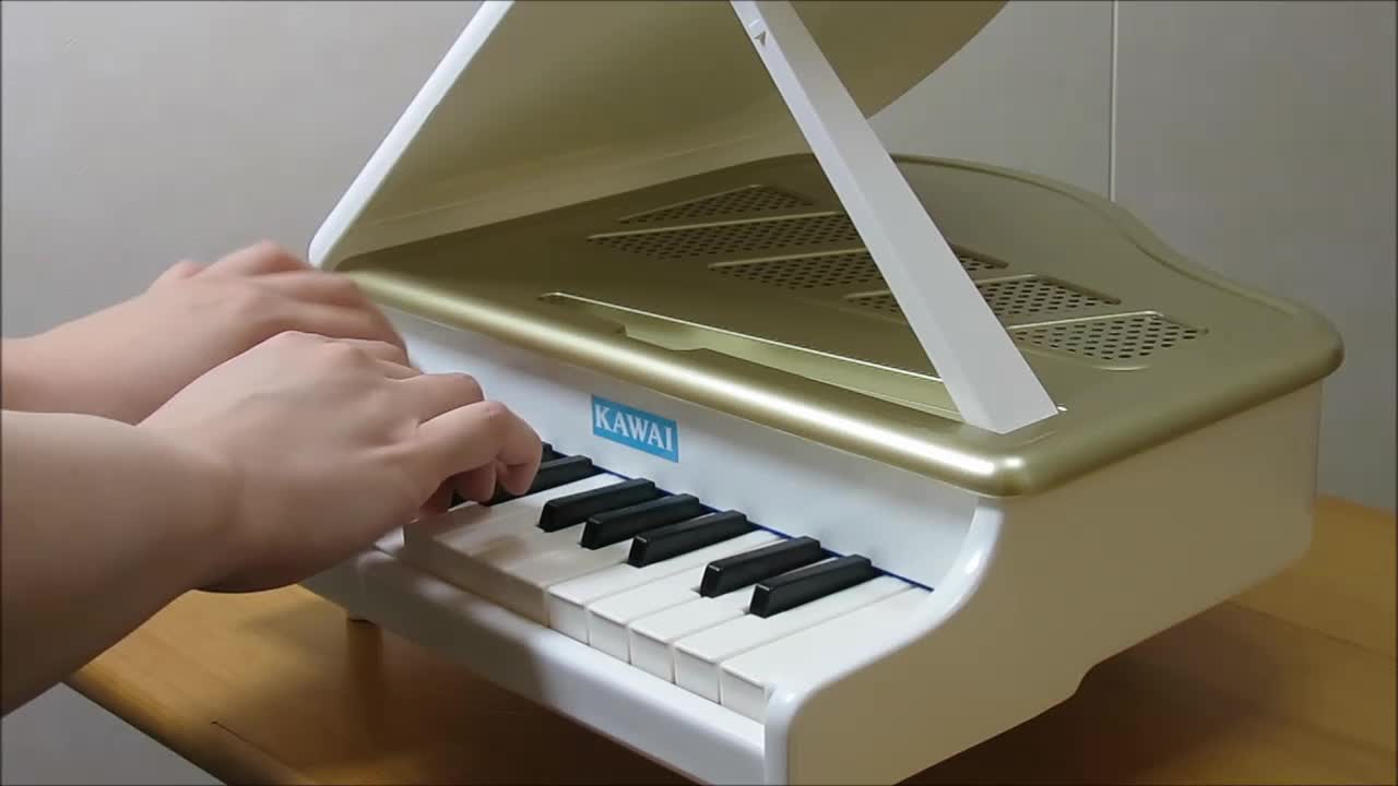 Amazon Kawai ミニグランドピアノ ホワイト ピアノ 鍵盤楽器 おもちゃ