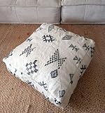 ENTRETIEN : les poufs sont équipés d'une fermeture éclair en bas et sont donc déhoussables ce qui permettra de les laver