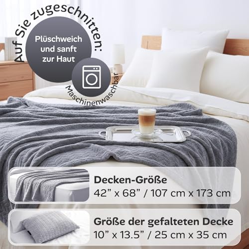 Proglobe Weiche & Warme Reisedecke für Flugzeug & Auto - Unentbehrlich für Lange Flüge für Frauen, Männer, Kinder - Kompaktes Kissen mit Gepäckhülle & Rucksackclip, Grau