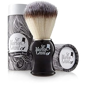Premium Vegan Rasierpinsel mit Dachshaar Imitation – Gesichtspinsel für Rasierseife, Rasierschaum und Rasiercreme – Vegane Rasierpinsel für Männer von Sir Marlon Grant