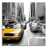 Montage : la suspension métallique solide pré-montée permet un montage mural sûr et facile de votre image en verre. Pour un effet expressif, des entretoises supplémentaires à l'arrière de votre nouvelle peinture murale donnent un aspect « flottant ». Veuillez noter que les chevilles et vis murales appropriées pour la fixation murale ne sont pas incluses.