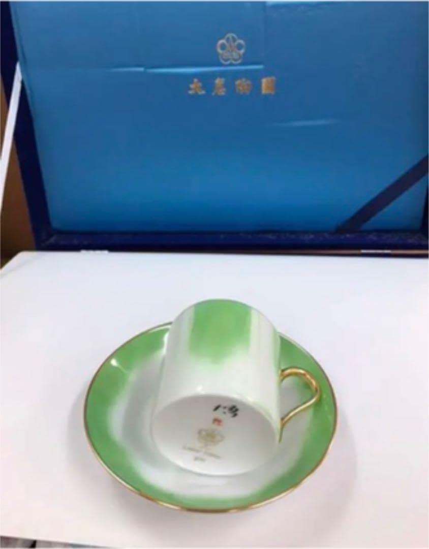 大倉陶園　×千住博コラボ　 『ウォーターフォール 6色』 Amazon.co.jp: 大倉陶園 ×千住博コラボ 『ウォーターフォール 6