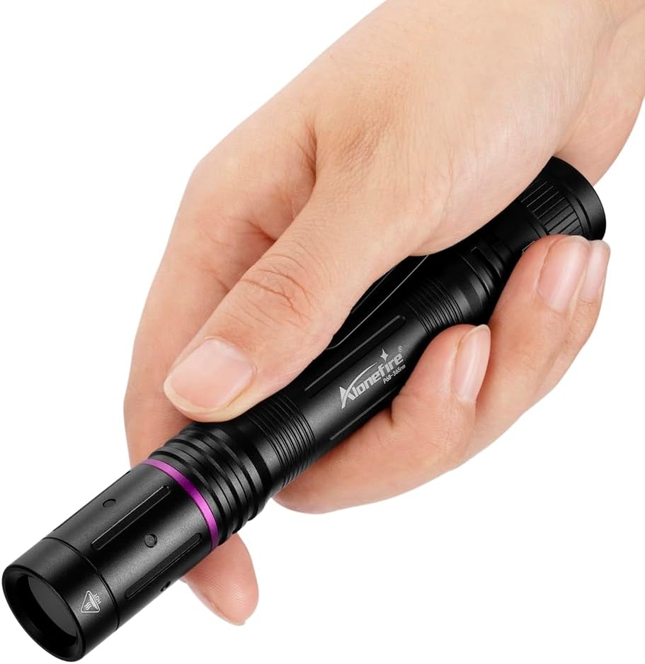 ALONEFIRE P68 Mini 3W UV Flashlight 365nm Portable EDC Black Light Pet Urine Detector with 2 AA Batterie