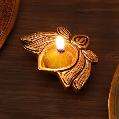 Indian Shelf Handmade Lotus Flower Religious Pital Diya for Ceremonies God Idols Deepak Awards Pooja Brass Oil Lamps (Size: 2cm) BOL-337