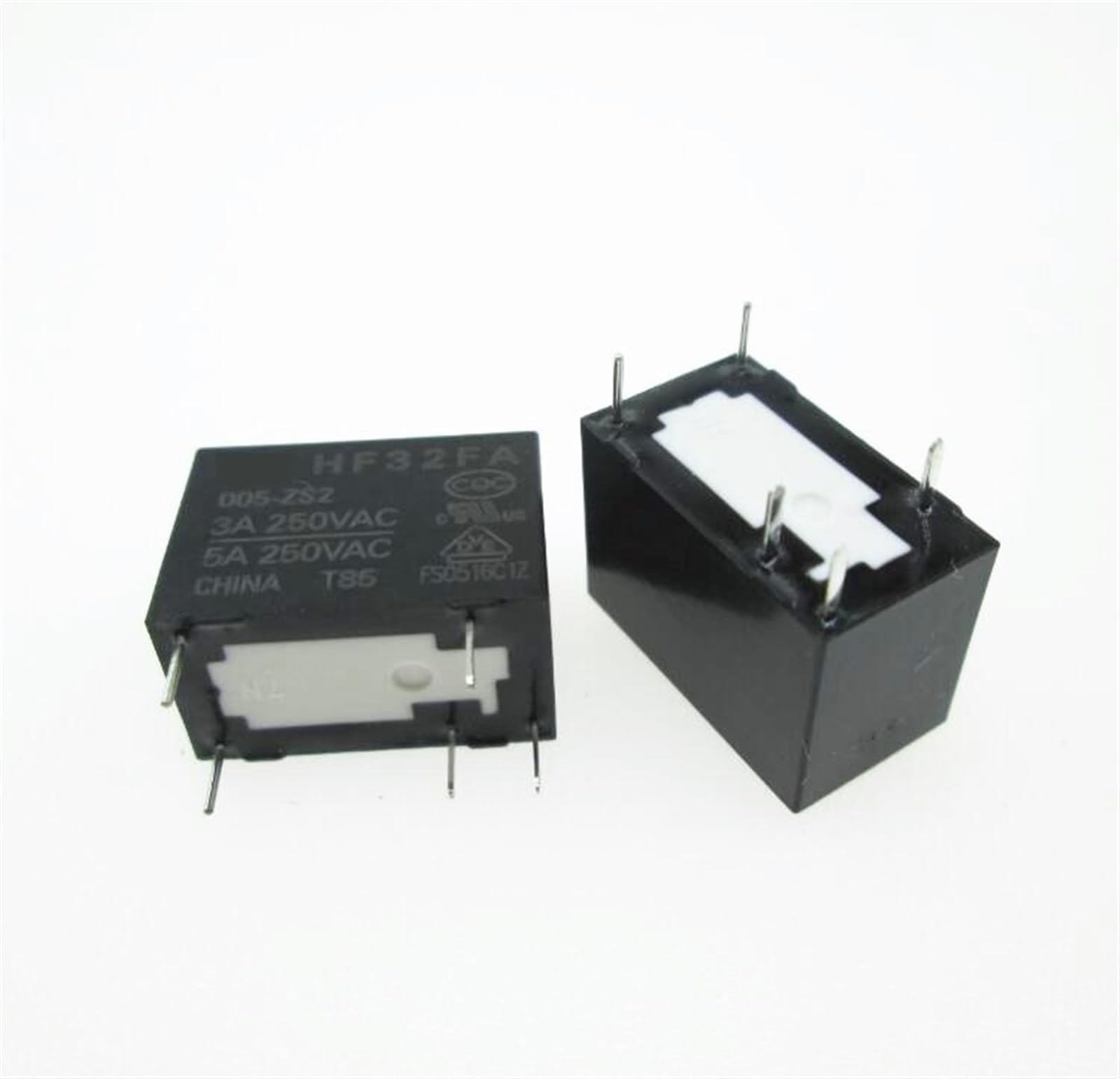 Relé HF32FA-005-ZS2 para evitar fallos por sobrecarga en 250VAC 3
