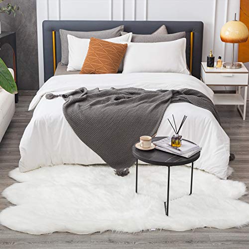Carvapet Soft Fluffy Rugs Faux Fur Sheepskin Area Rug for Bedroom Floor Mat Carpet for Living Room Nursery 4 x 6 Feet,White