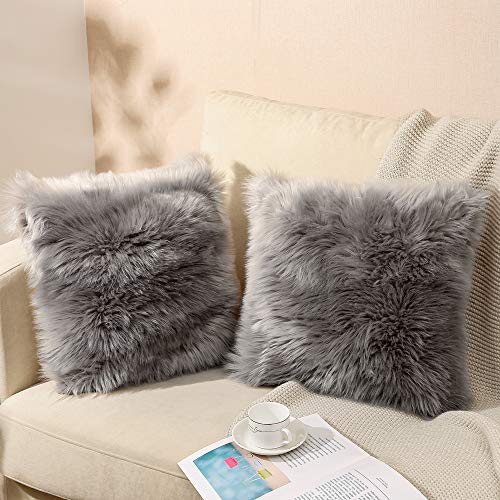 Housse de Coussin Gris Fausse Fourrure Moelleux Doux Coussin Carré Couvre Décoratif Fourrure en Peluche Taie d'oreiller pour Salon Canapé Chambre Voiture Avec fermeture éclair cachée 60x60cm Lot de 2 Cover