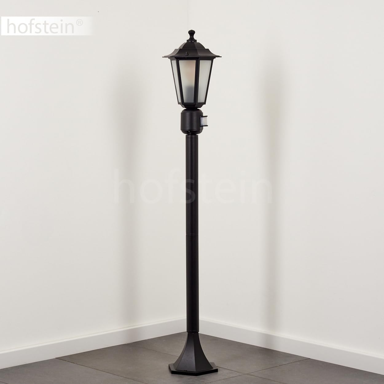 Lampa zewnętrzna Loria, oświetlenie ścieżki z czujnikiem ruchu z metalu/szkła mlecznego w kolorze czarnym/białym, lampa zewnętrzna o wyglądzie antycznym, 107 cm, lampa ogrodowa, oświetlenie ogrodowe