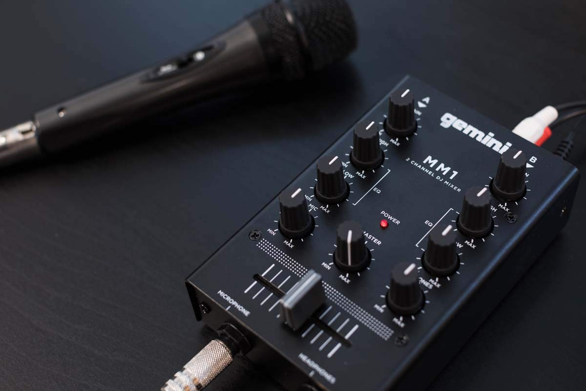 Gemini MM-1 - Mini 2-kanałowy mikser DJ