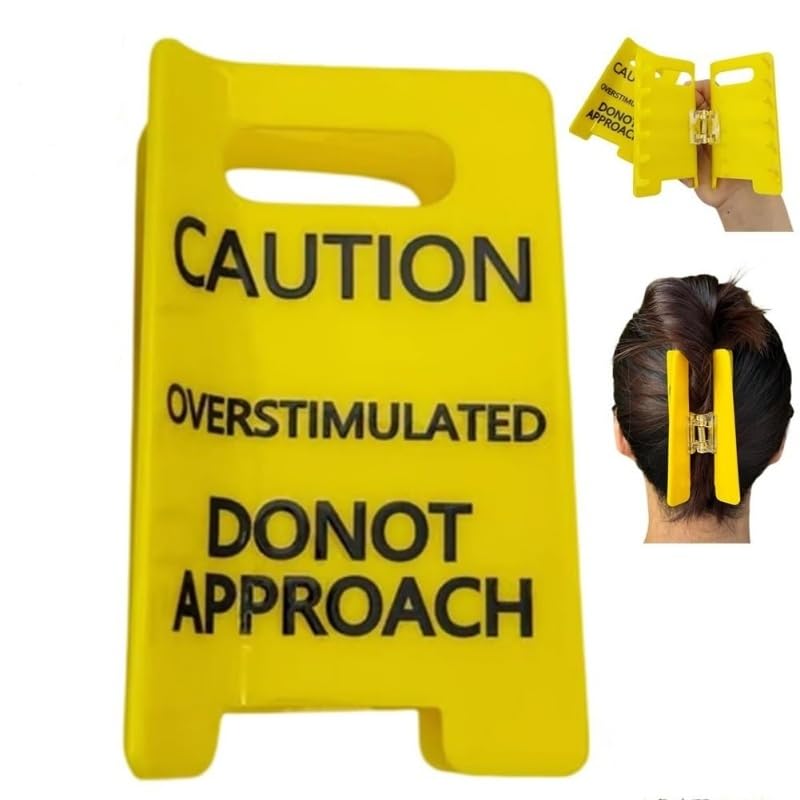 Un modo divertente per comunicare: quando ti senti sopraffatto, semplicemente indossando questo cartello Hold on Partner Im over Stimulated serve come messaggio spensierato. È un modo affascinante per esprimere come ti senti senza dire una parola, agendo come un piccolo segno per dire ti amo attraverso gli accessori