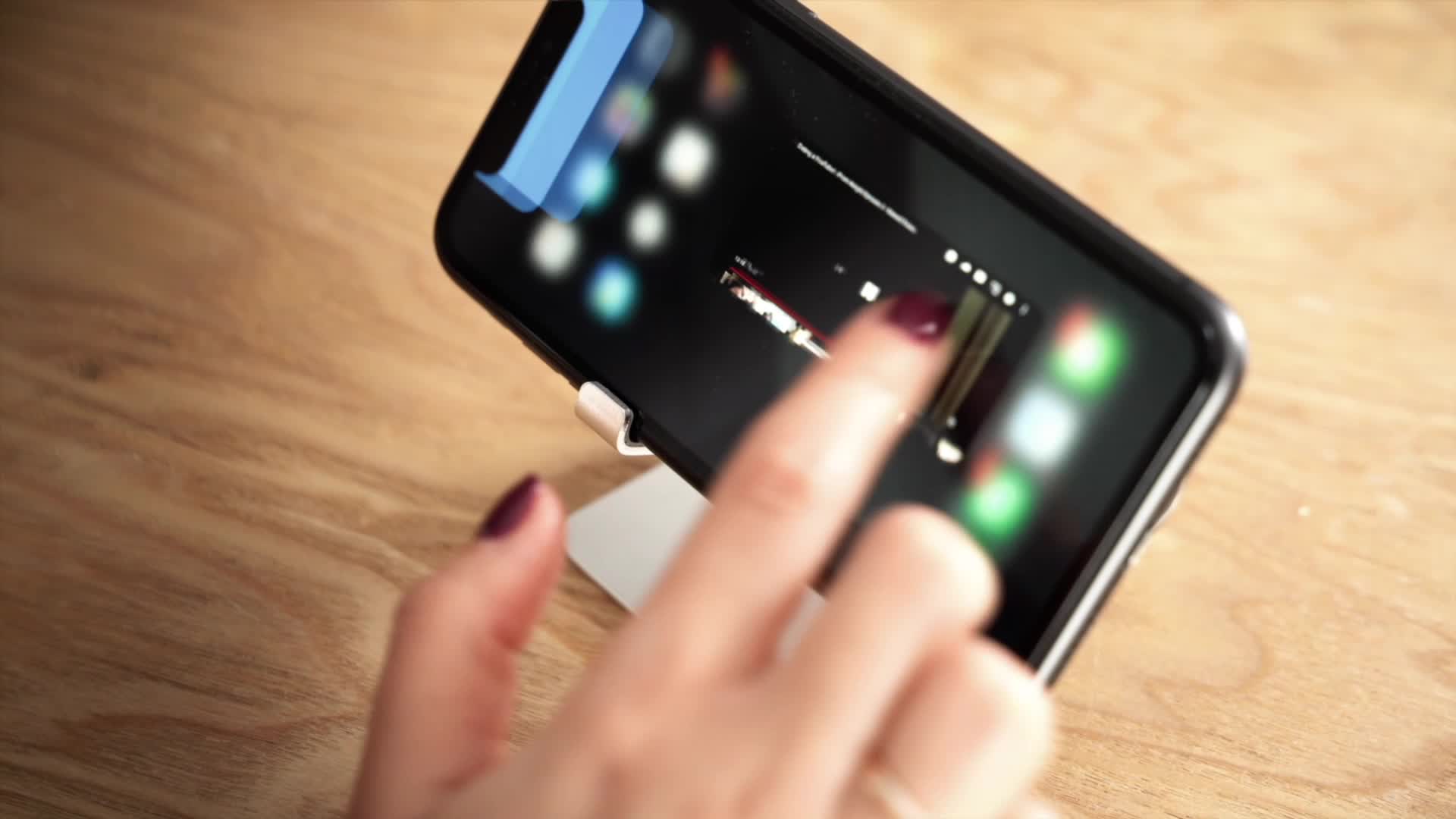 Amazon Amazonブランド Eono イオーノ スマホ スタンド ホルダー 卓上 充電スマホ 携帯電話 スマフォ アイフォンデスク置き台 Switch 対応 アンドロイド Sharp Xiaomi Huawei Sony Xperia Iphone 12 11 Pro Max プロ マックス Xs Max Xr