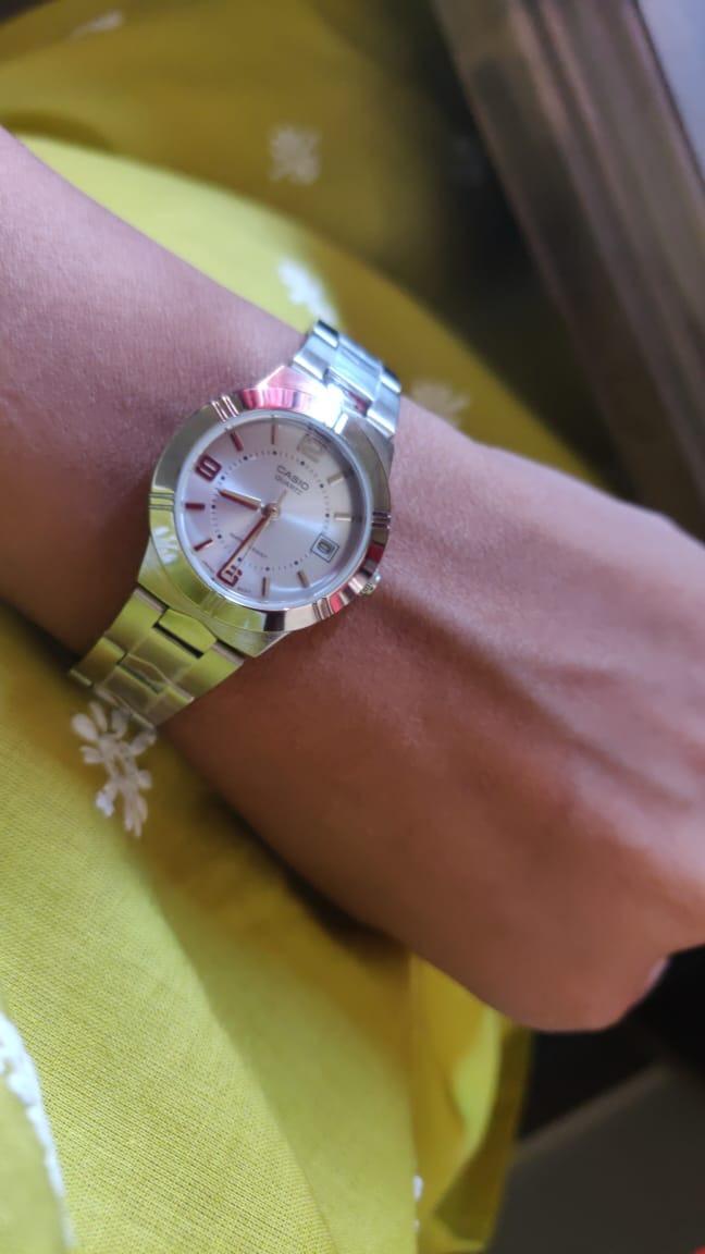 Casio LTP-1241D-2ADF Orologio Donna Quarzo - Cinturino Acciaio, Quadrante Blu, Data, 3 ATM