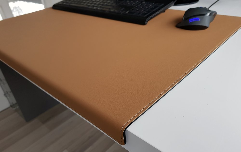 Gewinkelte Schreibtischunterlage mit Kantenschutz sanft lux Leder 70 x 47 Beige