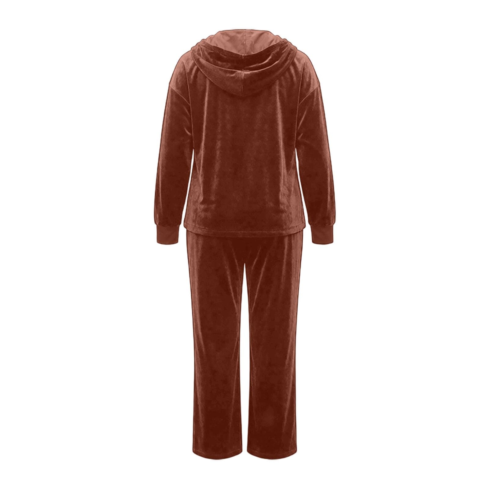 Completo casual a due pezzi composto da maglione ampio e pantaloni colorati.